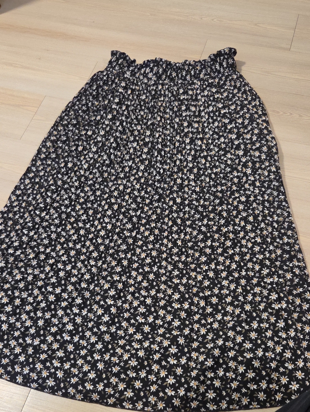 Black Daisy Print Maxi Skirt with Elastic Waist